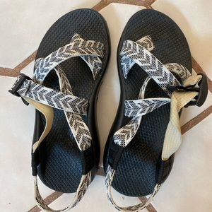Women’s Chaco’s W6 black and white